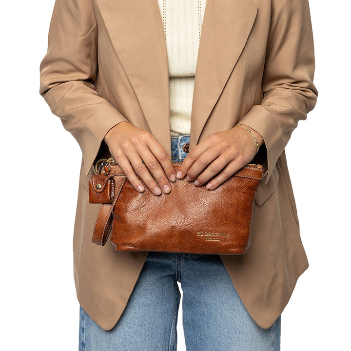 RE:Designed Project 4 - Lille Clutch taske i Walnut læder