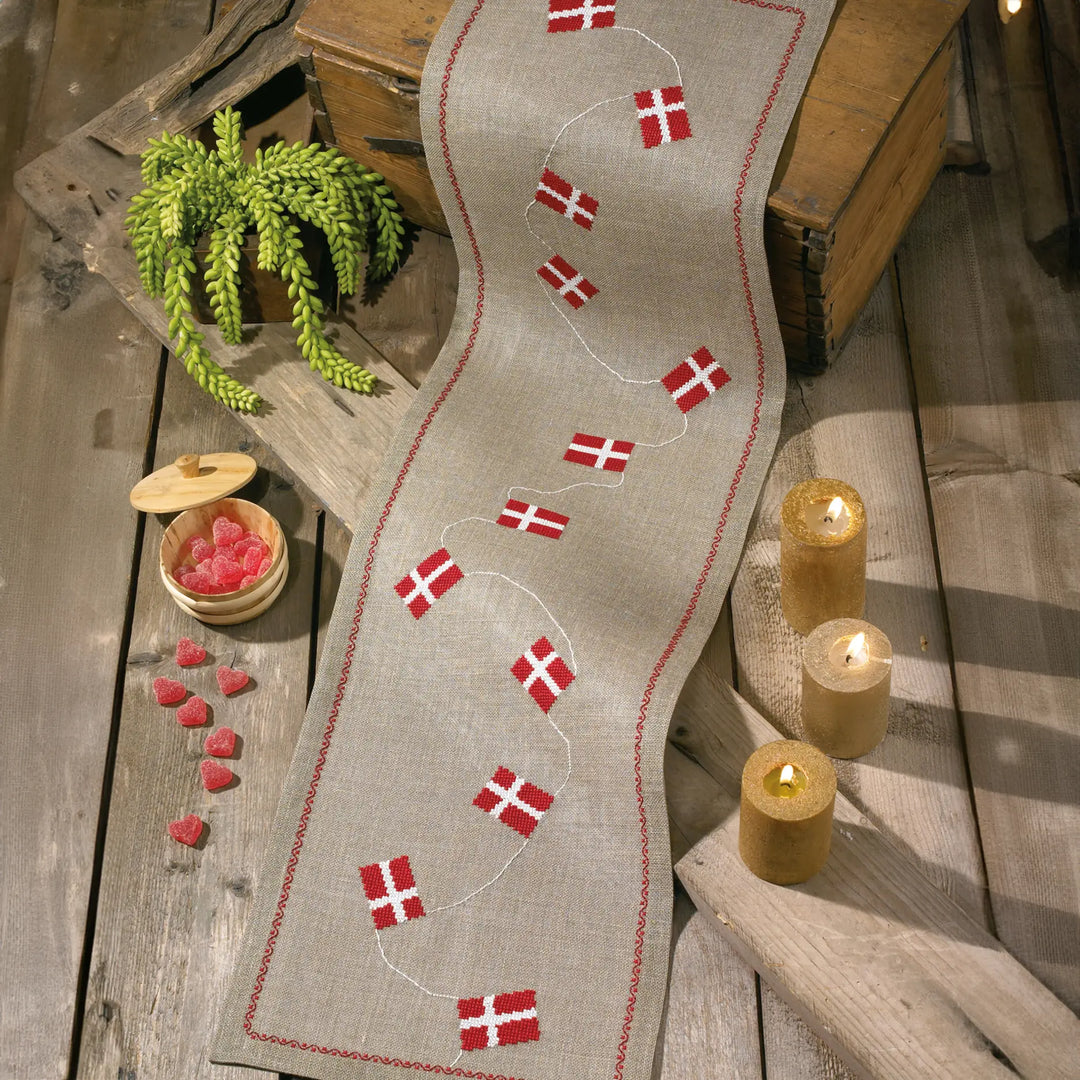 Bordløber - Fødselsdagsløber 68-1102 - Broderikit