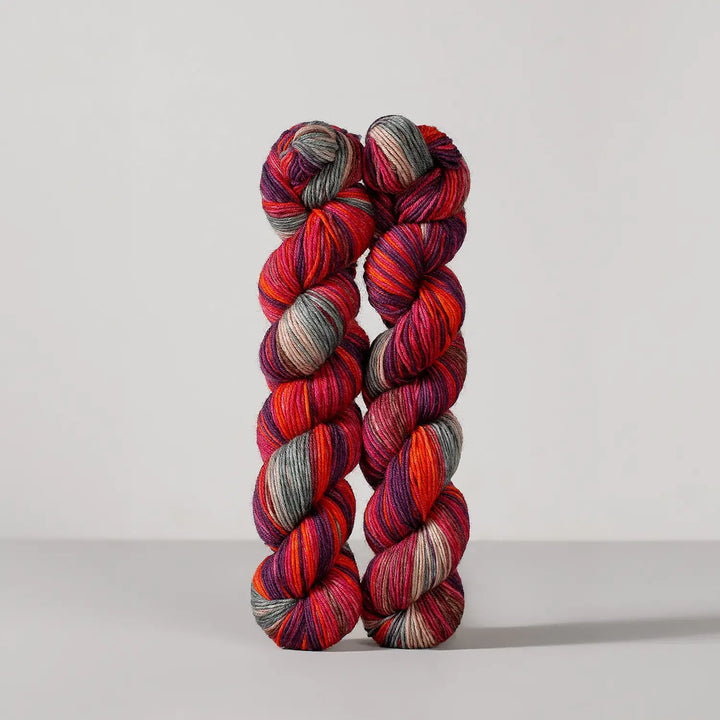 Echoes - 1519 - Håndfarvet Strømpegarn - Gusto Wool Garn