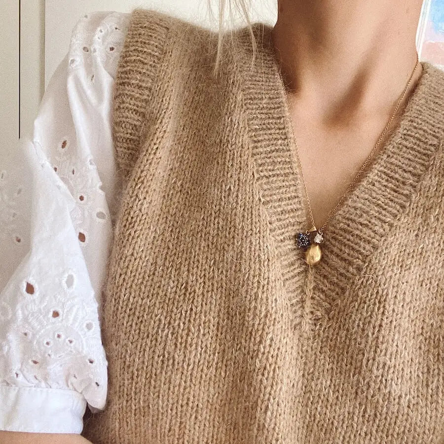 PetiteKnit - Stockholm Slipover V-neck
