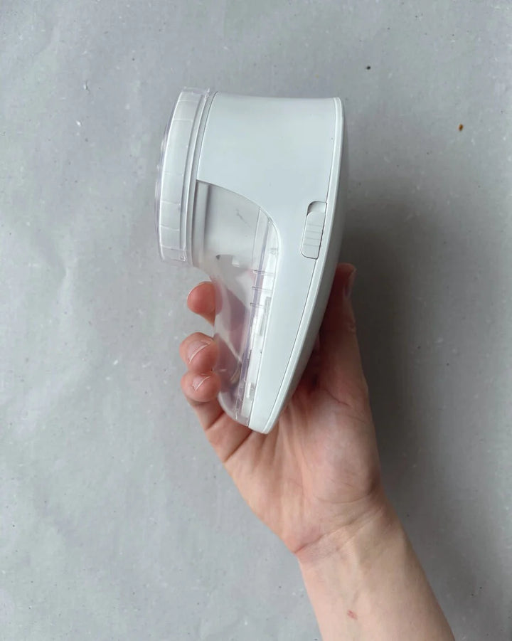 PetiteKnit - "Refresh Your Knit With PetiteKnit" - Lint Remover