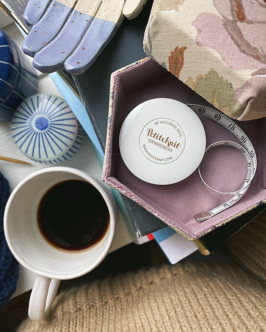 PetiteKnit - Målebånd "Be accurate with PetiteKnit"