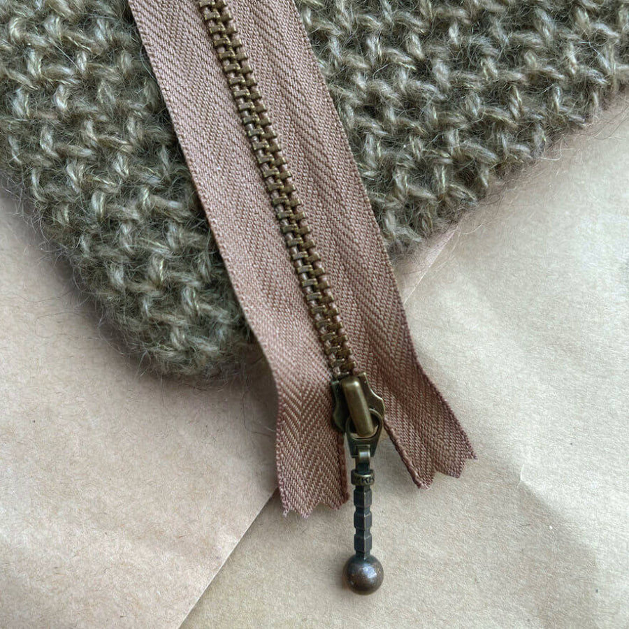 PetiteKnit - Lynlås 17 cm - Hasselnød