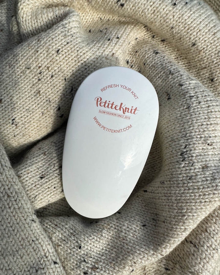 PetiteKnit - "Refresh Your Knit With PetiteKnit" - Lint Remover